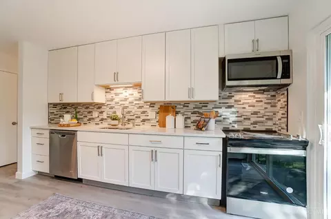 Kitchen - 1237 Oak Knoll Dr, Cincinnati, OH 45224 photo 4 of 7