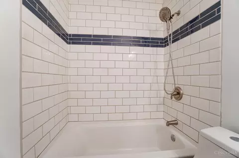 Bath - 1237 Oak Knoll Dr, Cincinnati, OH 45224 photo 5 of 8