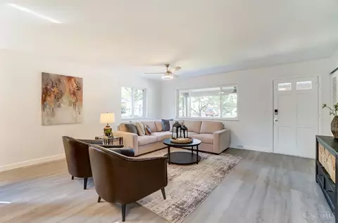 Living - 1237 Oak Knoll Dr, Cincinnati, OH 45224 photo 2 of 3