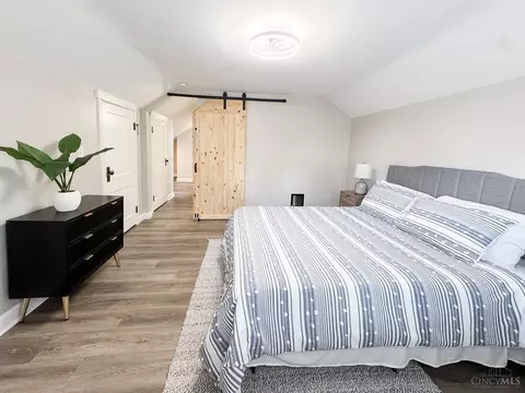 Bedroom - 3907 Watterson Rd, Fairfax, OH 45227 photo 8 of 8