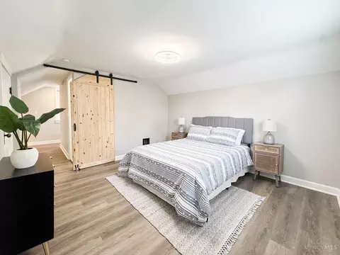 Bedroom - 3907 Watterson Rd, Fairfax, OH 45227 photo 7 of 8