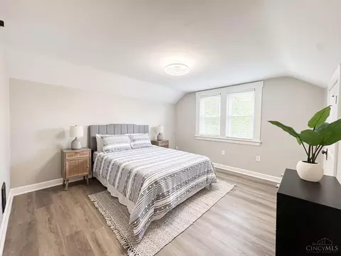 Bedroom - 3907 Watterson Rd, Fairfax, OH 45227 photo 5 of 8