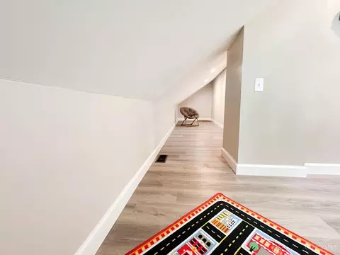 Entry Way - 3907 Watterson Rd, Fairfax, OH 45227 photo 6 of 8