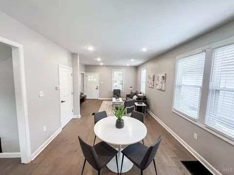 Dining - 3907 Watterson Rd, Fairfax, OH 45227 photo 3 of 4