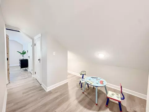 Entry Way - 3907 Watterson Rd, Fairfax, OH 45227 photo 7 of 8