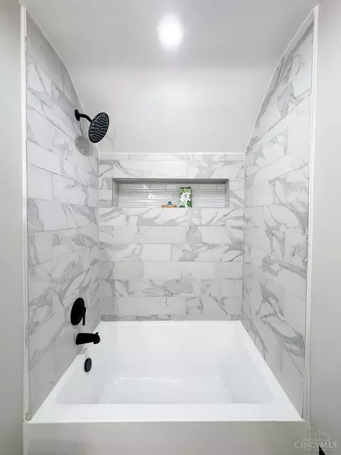 Bath - 3907 Watterson Rd, Fairfax, OH 45227 photo 9 of 12