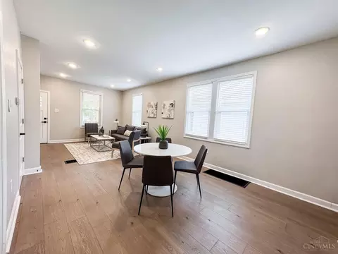 Dining - 3907 Watterson Rd, Fairfax, OH 45227 photo 2 of 4