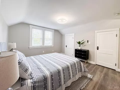 Bedroom - 3907 Watterson Rd, Fairfax, OH 45227 photo 6 of 8