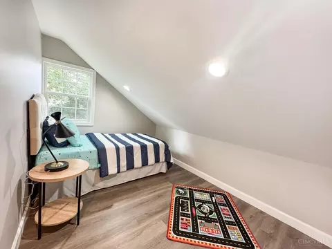 Bedroom - 3907 Watterson Rd, Fairfax, OH 45227 photo 3 of 8