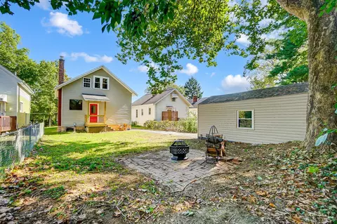 Exterior - 3907 Watterson Rd, Fairfax, OH 45227 photo 9 of 12
