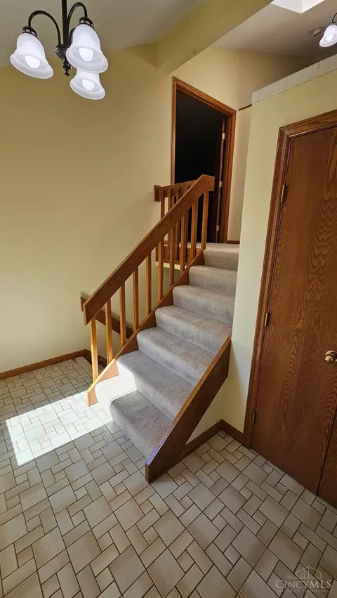 2340 Springdale Rd, Cincinnati, OH 45231 photo 4