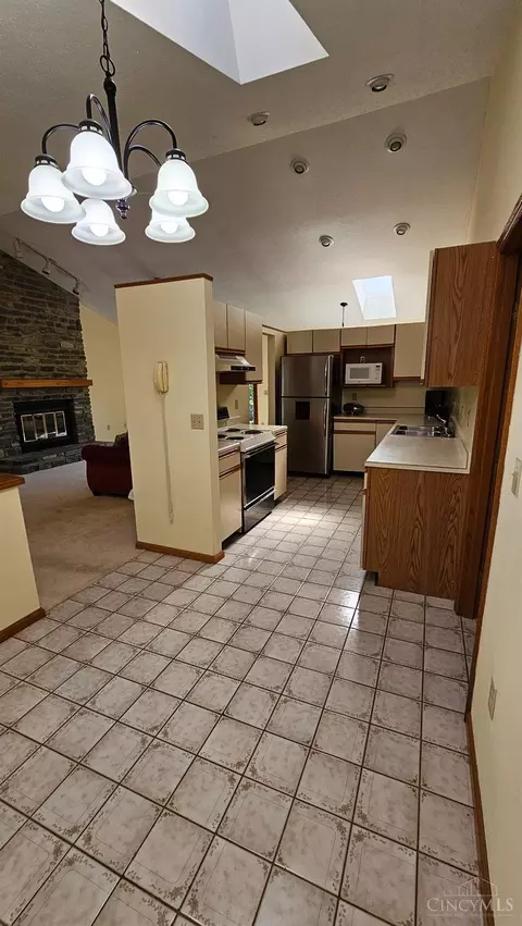 2340 Springdale Rd, Cincinnati, OH 45231 photo 9