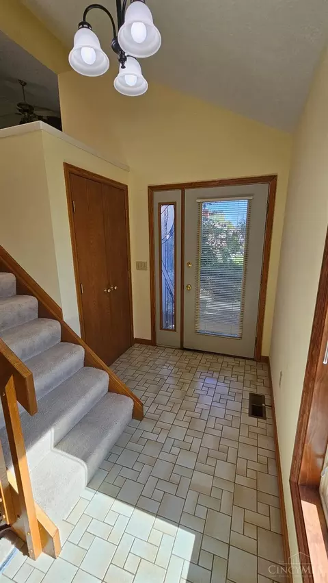 2340 Springdale Rd, Cincinnati, OH 45231 photo 3