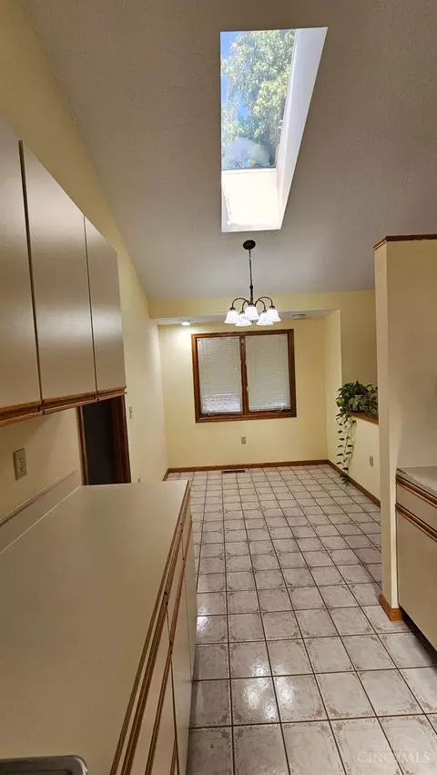 2340 Springdale Rd, Cincinnati, OH 45231 photo 10