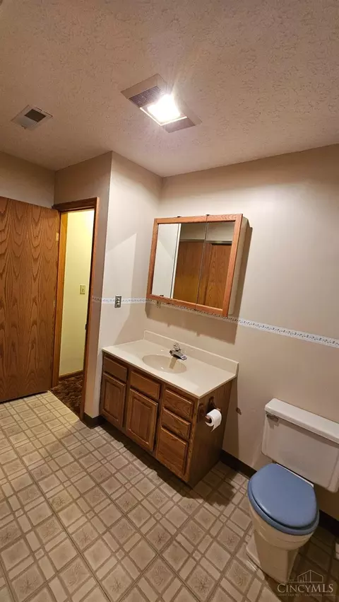 2340 Springdale Rd, Cincinnati, OH 45231 photo 16
