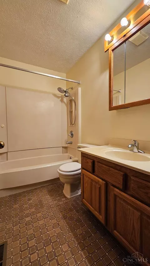 2340 Springdale Rd, Cincinnati, OH 45231 photo 11