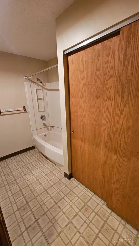 2340 Springdale Rd, Cincinnati, OH 45231 photo 17