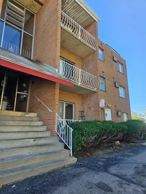 4117 N Bend Rd #8, Cheviot, OH 45211