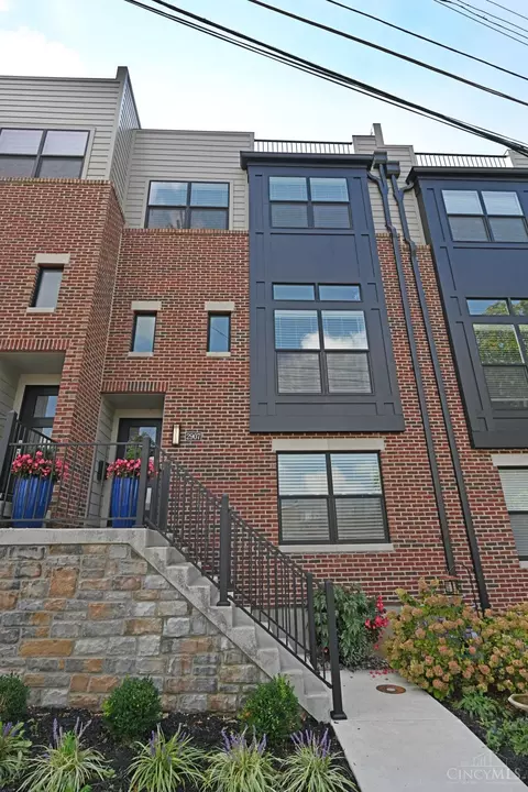 2907 Romana Pl, Cincinnati, OH 45209