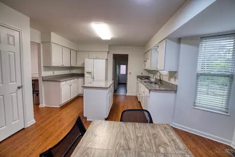 Kitchen - 8345 Timber Ln, Mason, OH 45040 photo 3 of 3