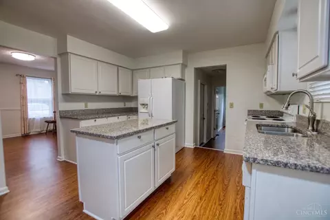 Kitchen - 8345 Timber Ln, Mason, OH 45040 photo 2 of 3
