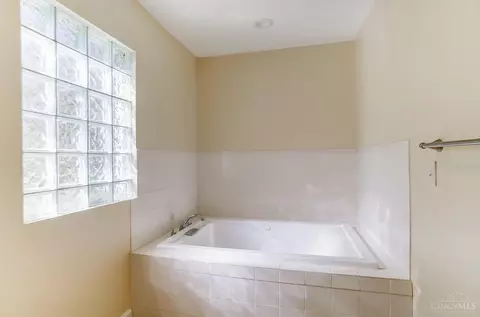 9682 Northfield Ln, Cincinnati, OH 45231 photo 24