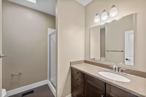 Bath - 1412 Pleasant St, Cincinnati, OH 45202 photo 4 of 5