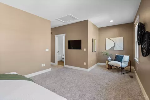 Bedroom - 1412 Pleasant St, Cincinnati, OH 45202 photo 3 of 4