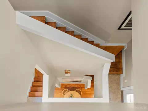 Entry Way - 1412 Pleasant St, Cincinnati, OH 45202 photo 3 of 11