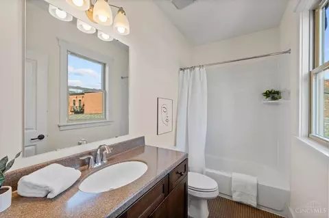 Bath - 1412 Pleasant St, Cincinnati, OH 45202 photo 5 of 5