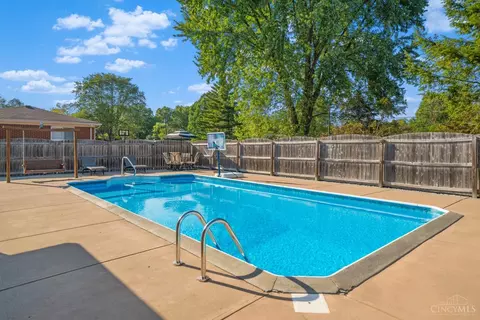 4135 Brookfield Dr, Cincinnati, OH 45245 photo 2
