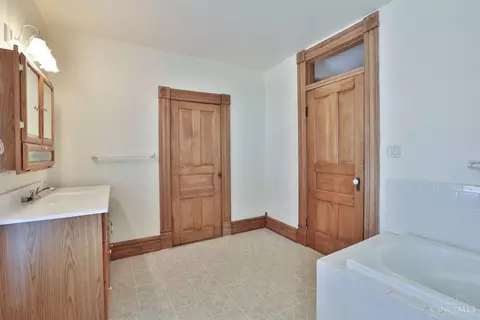 Bath - 515 Center St, Blanchester, OH 45107 photo 4 of 5