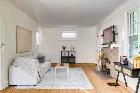 Living - 4383 Haight Ave, Cincinnati, OH 45223 photo 3 of 3