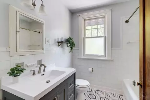 Bath - 4383 Haight Ave, Cincinnati, OH 45223 photo 1 of 1