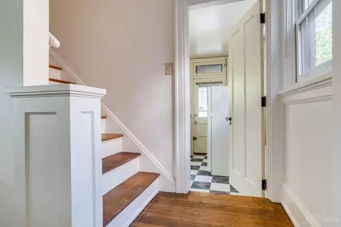 Entry Way - 4383 Haight Ave, Cincinnati, OH 45223 photo 2 of 3