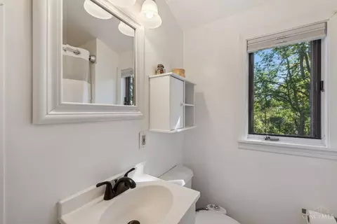 Bath - 3650 Epworth Ave, Cincinnati, OH 45211 photo 1 of 5