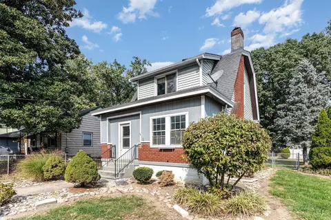 2 Caldwell Dr, Cincinnati, OH 45216