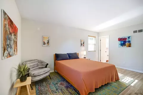 Bedroom - 2522 Ranchvale Dr, Cincinnati, OH 45230 photo 2 of 4