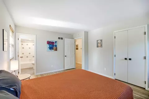 Bedroom - 2522 Ranchvale Dr, Cincinnati, OH 45230 photo 3 of 4