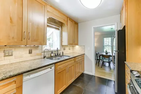 Kitchen - 2522 Ranchvale Dr, Cincinnati, OH 45230 photo 3 of 5