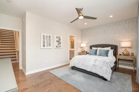 Bedroom - 533 Ringgold St, Cincinnati, OH 45202 photo 2 of 4