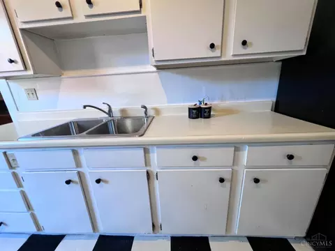 Kitchen - 3896 Reading Rd #Q, Cincinnati, OH 45229 photo 2 of 2