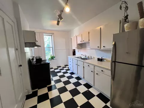 Kitchen - 3896 Reading Rd #Q, Cincinnati, OH 45229 photo 1 of 2