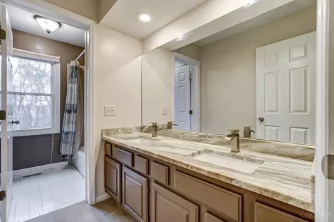 916 Surrey Trl, Cincinnati, OH 45245 photo 47
