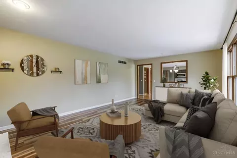 916 Surrey Trl, Cincinnati, OH 45245 photo 23