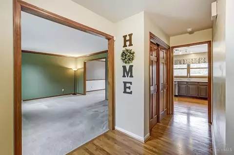 916 Surrey Trl, Cincinnati, OH 45245 photo 5