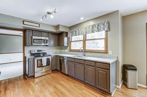 916 Surrey Trl, Cincinnati, OH 45245 photo 15