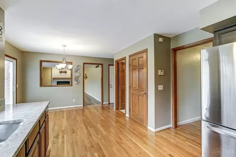 916 Surrey Trl, Cincinnati, OH 45245 photo 14