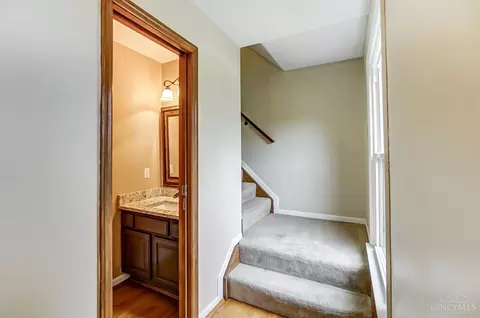 916 Surrey Trl, Cincinnati, OH 45245 photo 27