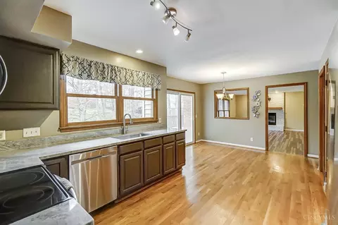 916 Surrey Trl, Cincinnati, OH 45245 photo 13